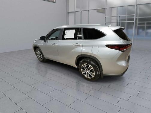 2025 Toyota Highlander Hybrid XLE