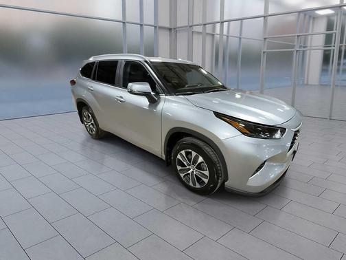 2025 Toyota Highlander Hybrid XLE