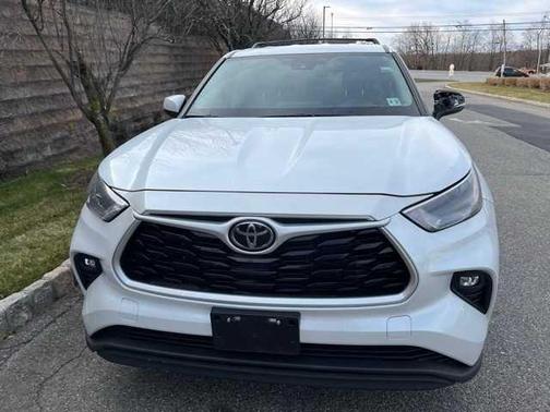 2022 Toyota Highlander LE