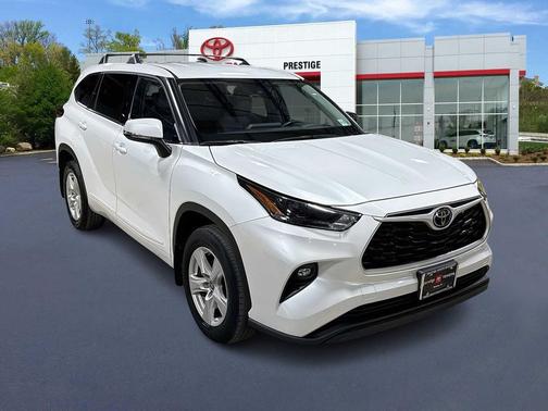 2022 Toyota Highlander LE