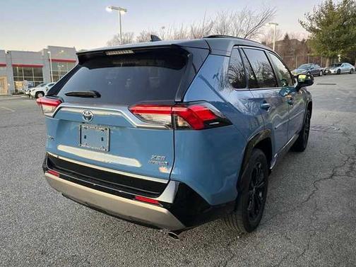 2022 Toyota RAV4 Hybrid SE