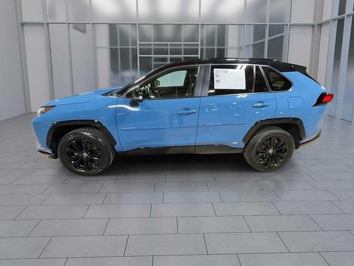 2022 Toyota RAV4 Hybrid SE