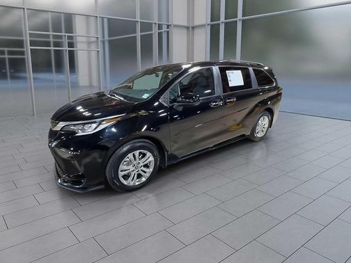 2023 Toyota Sienna XSE 7 Passenger