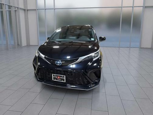 2023 Toyota Sienna XSE 7 Passenger