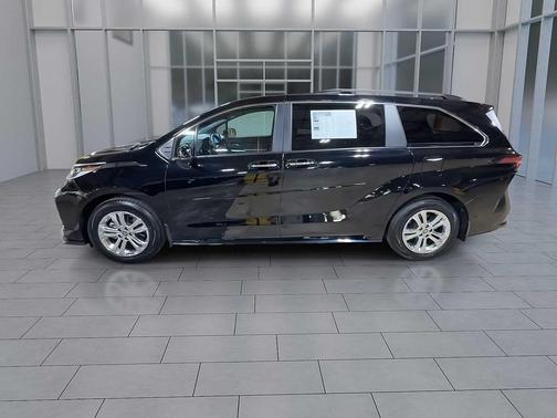 2023 Toyota Sienna XSE 7 Passenger