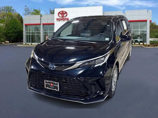 2023 Toyota Sienna XSE 7 Passenger