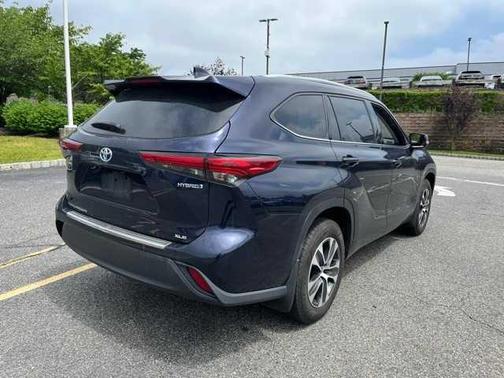 2022 Toyota Highlander Hybrid XLE