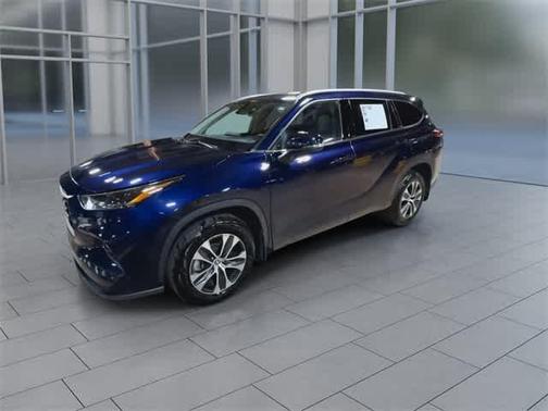 2022 Toyota Highlander Hybrid XLE