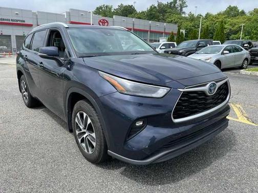 2022 Toyota Highlander Hybrid XLE