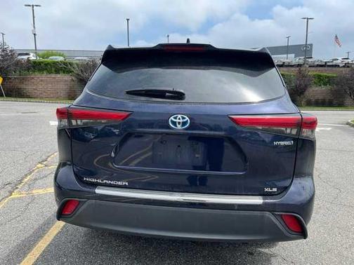 2022 Toyota Highlander Hybrid XLE