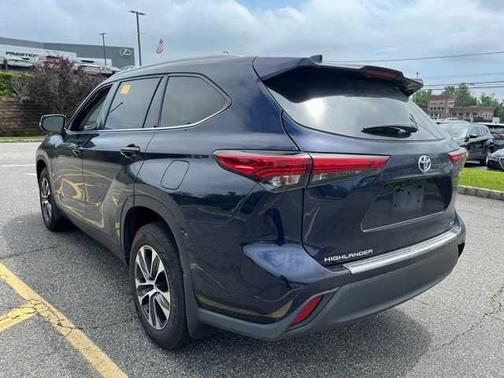 2022 Toyota Highlander Hybrid XLE