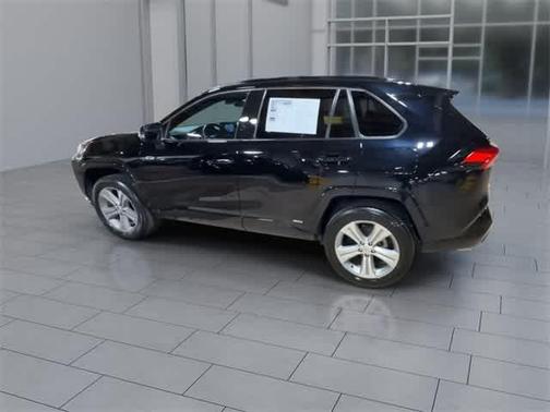 2022 Toyota RAV4 Hybrid SE