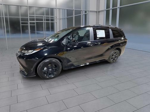 2025 Toyota Sienna Woodland Edition