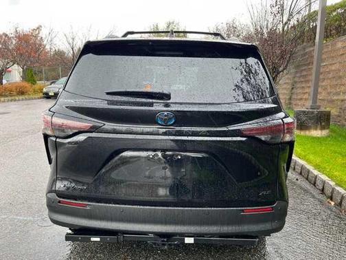 2025 Toyota Sienna Woodland Edition