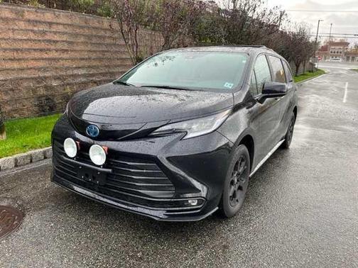 2025 Toyota Sienna Woodland Edition