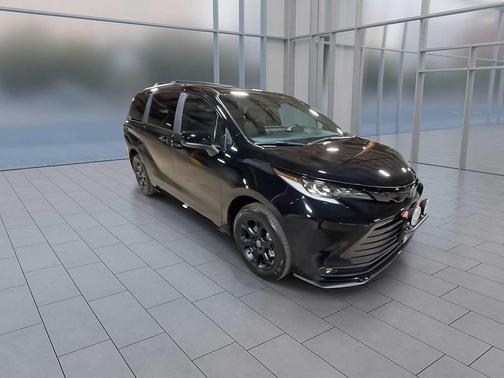 2025 Toyota Sienna Woodland Edition