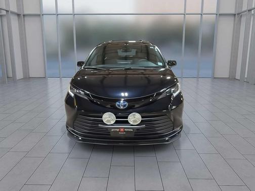 2025 Toyota Sienna Woodland Edition