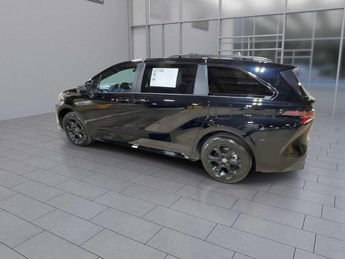 2025 Toyota Sienna Woodland Edition