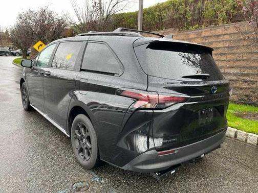 2025 Toyota Sienna Woodland Edition