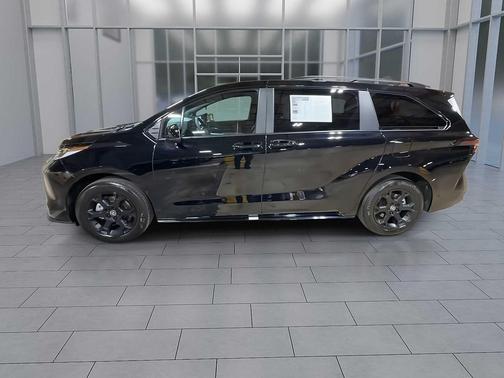 2025 Toyota Sienna Woodland Edition