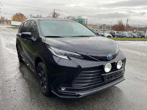 2025 Toyota Sienna Woodland Edition