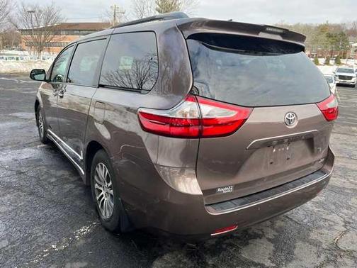 2018 Toyota Sienna XLE