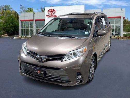 2018 Toyota Sienna XLE