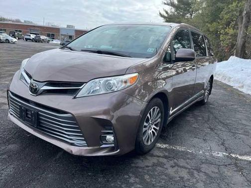 2018 Toyota Sienna XLE