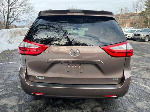 2018 Toyota Sienna XLE