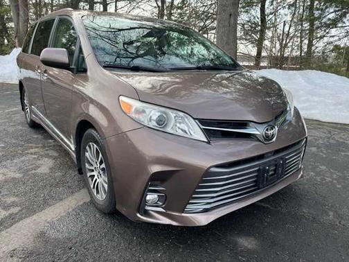 2018 Toyota Sienna XLE