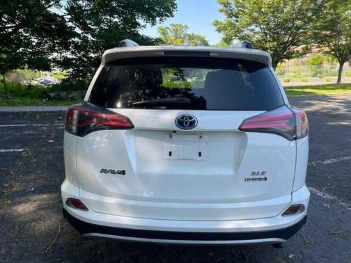 2018 Toyota RAV4 Hybrid XLE