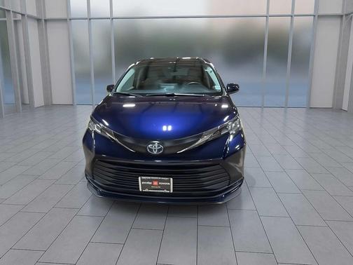 2023 Toyota Sienna LE