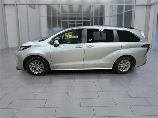 2021 Toyota Sienna LE