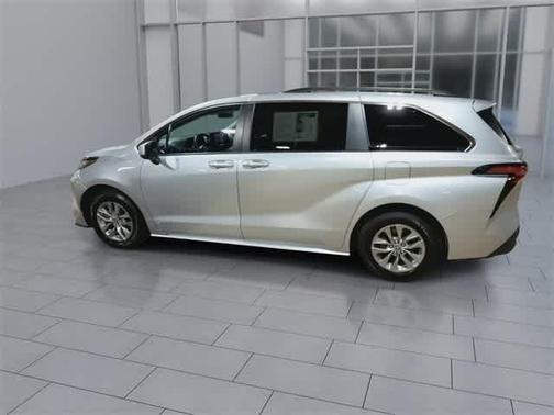 2021 Toyota Sienna LE