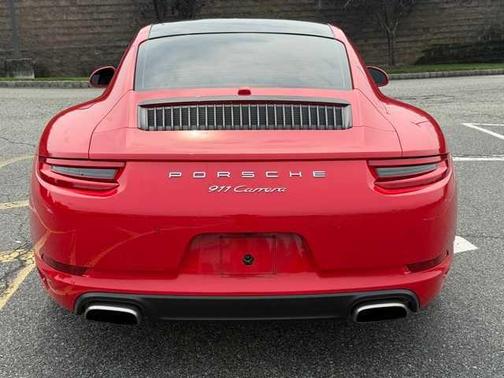 2019 Porsche 911 Carrera