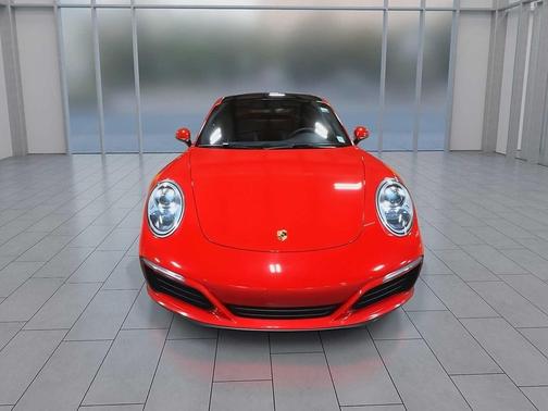 2019 Porsche 911 Carrera