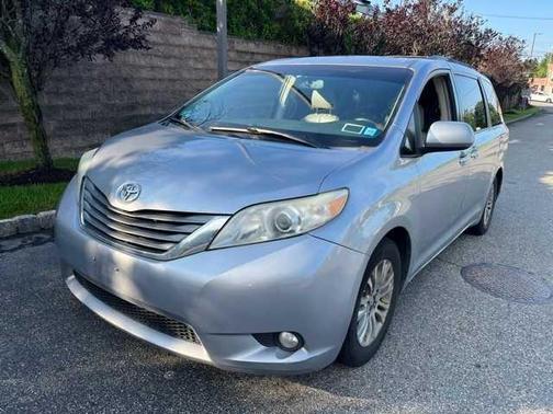 2011 Toyota Sienna XLE