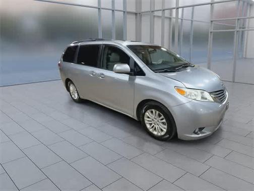 2011 Toyota Sienna XLE