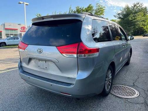 2011 Toyota Sienna XLE