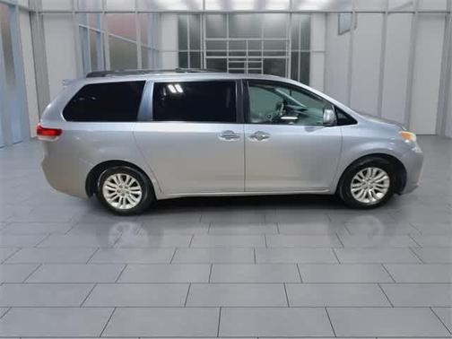 2011 Toyota Sienna XLE