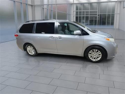 2011 Toyota Sienna XLE