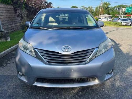 2011 Toyota Sienna XLE