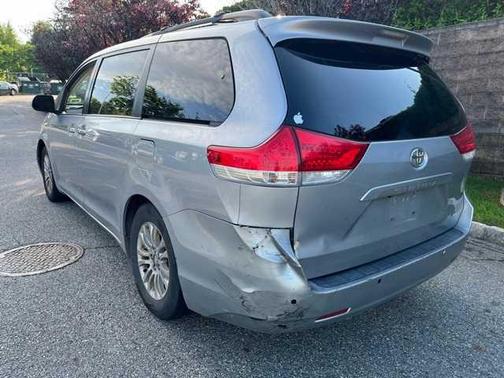 2011 Toyota Sienna XLE