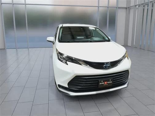 2021 Toyota Sienna LE