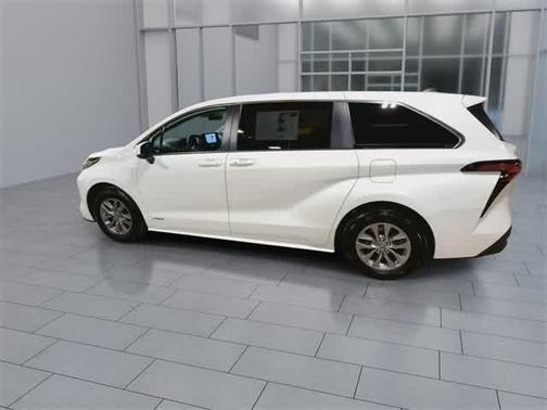 2021 Toyota Sienna LE