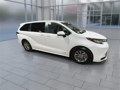 2021 Toyota Sienna LE