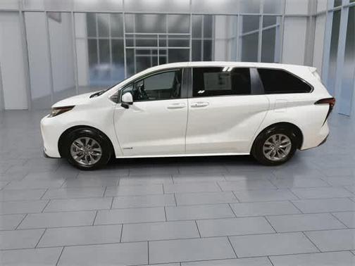 2021 Toyota Sienna LE