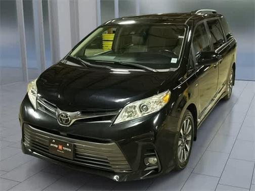 2018 Toyota Sienna XLE