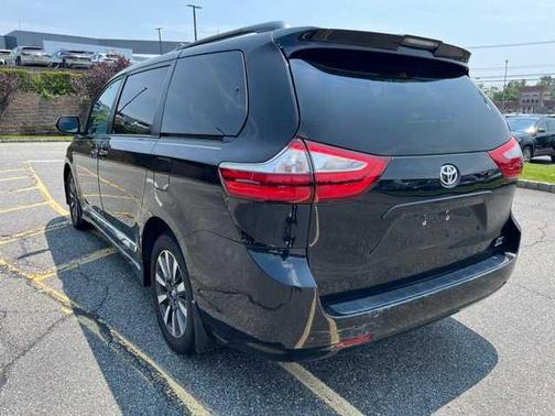 2018 Toyota Sienna XLE