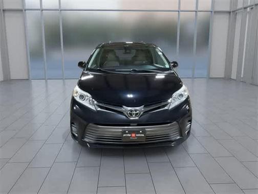 2018 Toyota Sienna XLE